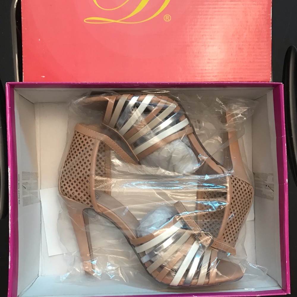 EMMIE-S Stylish heels